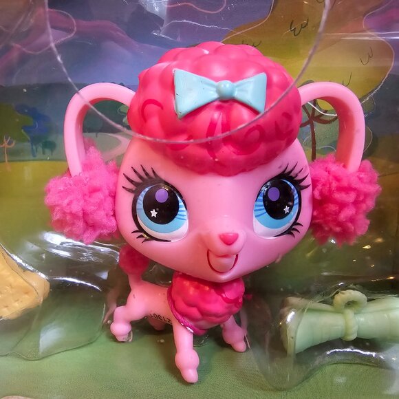 Hasbro Littlest Pet Shop #2395 Poodle Dog Tricks & Talents Pink New LPS 2011 - Picture 2 of 6